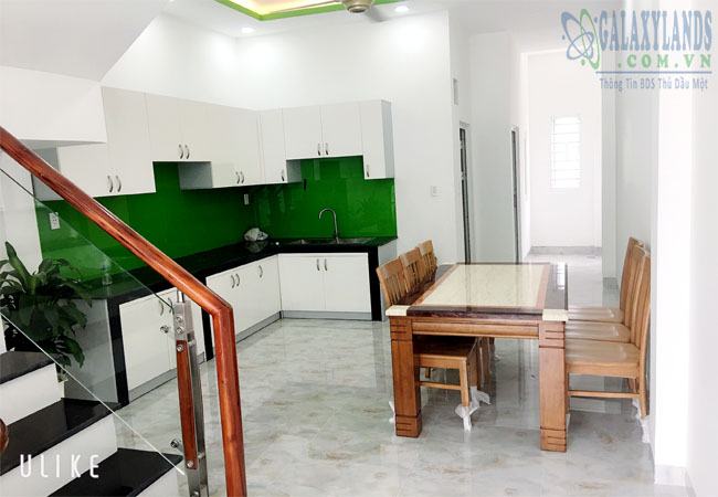 Khu vực nhà bếp bố trí đầy đủ nội thất