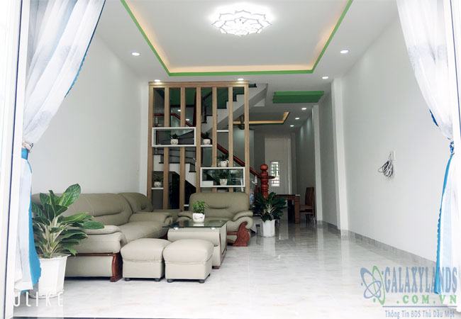 không gian phòng khách nhà Phú Hòa hẻm Nguyễn Thị Minh Khai