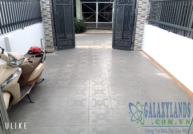 Sân xe hơi nhà hẻm 296 Nguyễn Thị Minh Khai, phường Phú Hòa