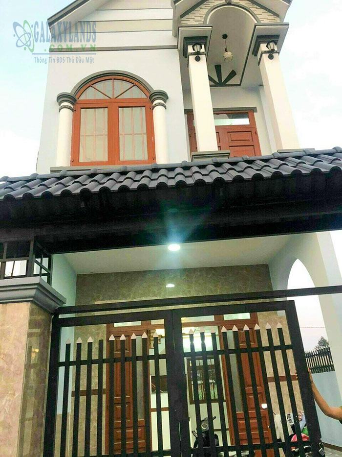 Bán nhà 1 trệt 1 lầu xây mái thái phường Phú Lợi lô góc