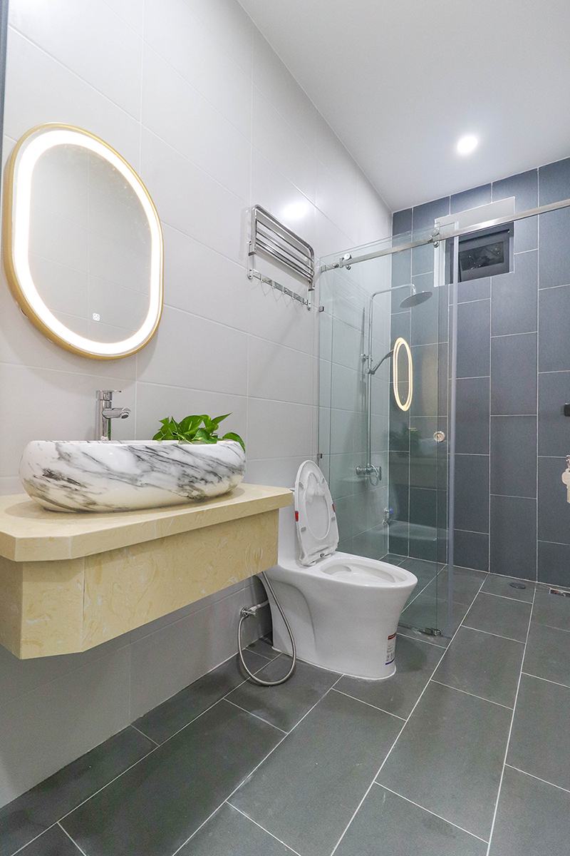 Nhà vệ sinh nhà mái thái hẻm 288 Huỳnh Văn Lũy, phường Phú Lợi, Thủ Dầu Một