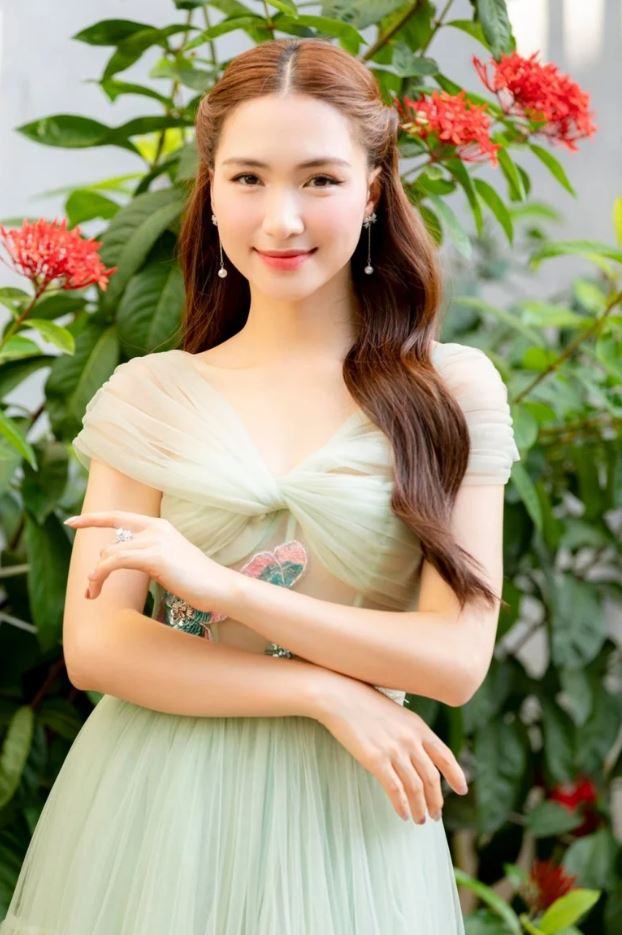 Thông tin tiểu sử ca sĩ Hòa Minzy nổi tiếng Showbiz Việt