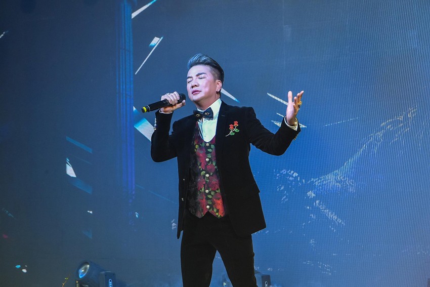 Thông tin tiểu sử ca sĩ Đàm Vĩnh Hưng nổi tiếng Showbiz Việt