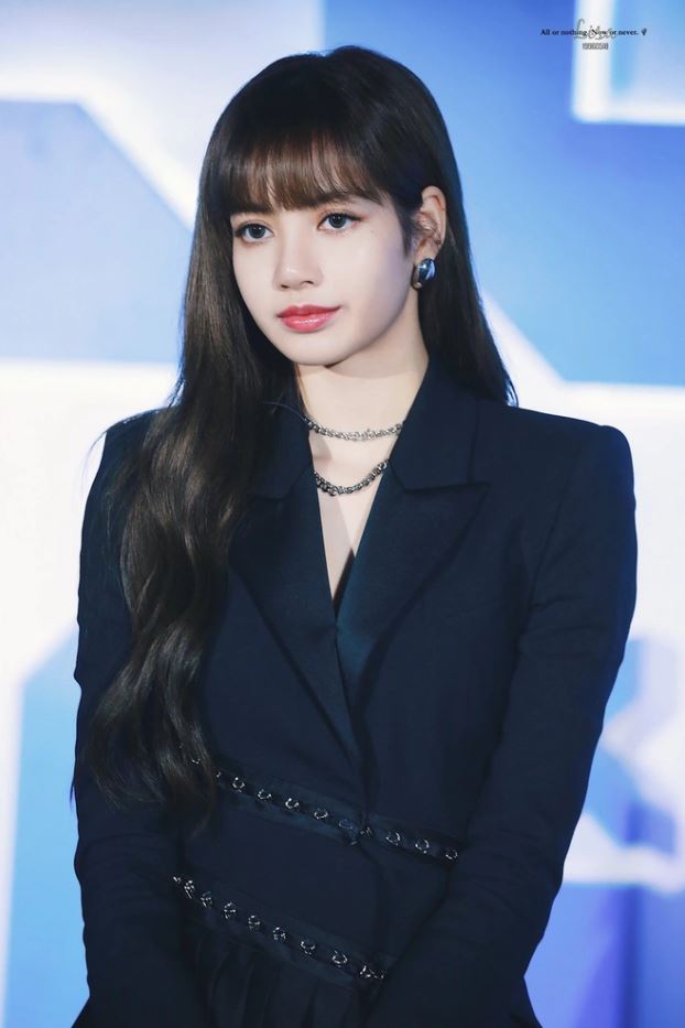 Lisa from Blackpink has a mixed-race face with Western features, and she is often referred to as a "living doll".