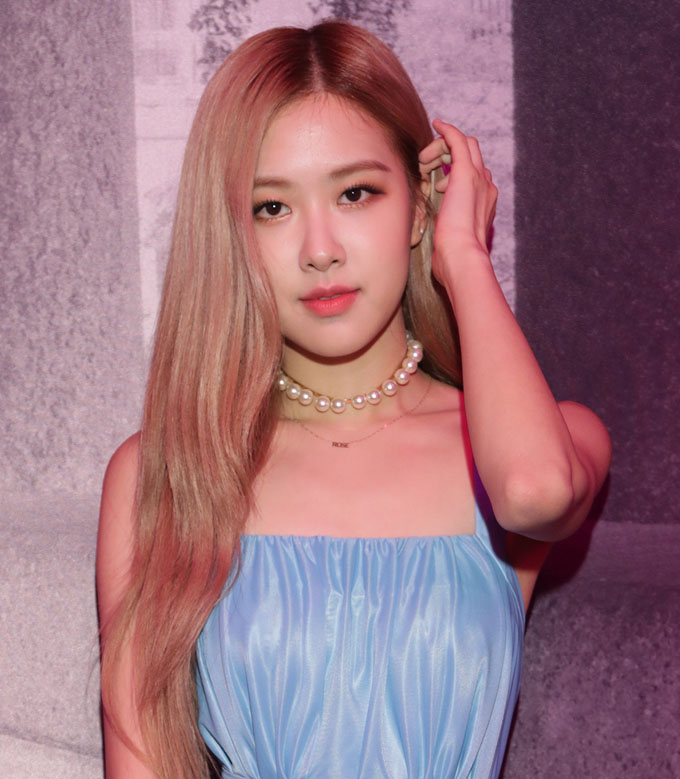 Rose Blackpink has a beautiful, smart and personality face