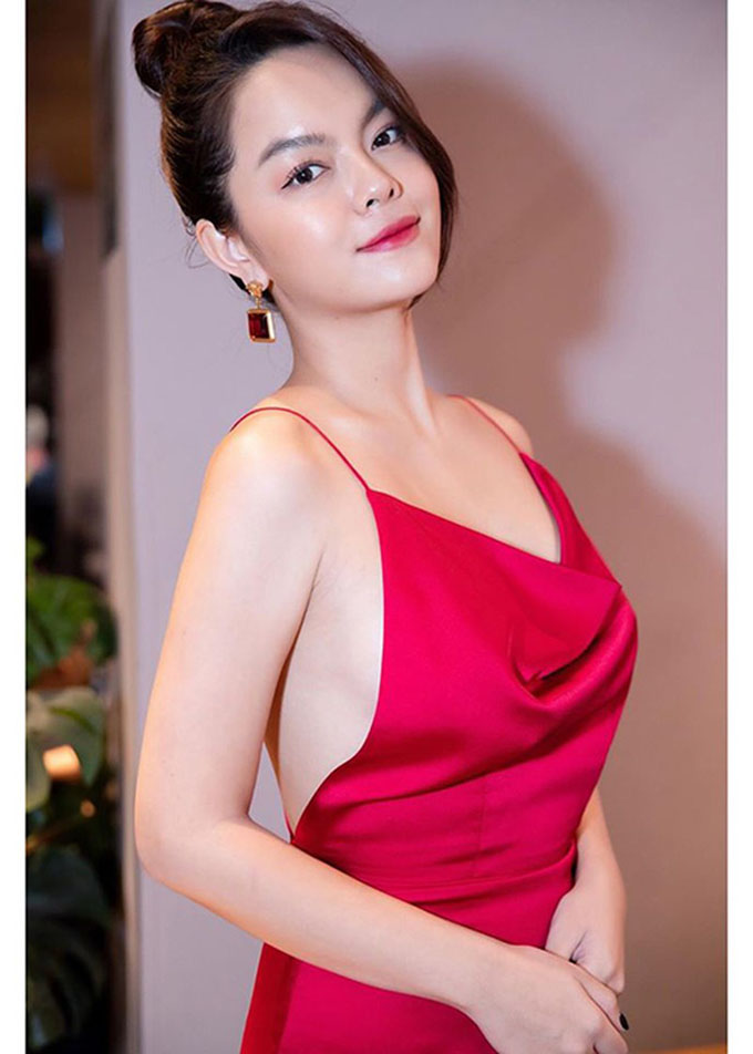 Cô sinh năm 1984 và quê ở Thủ Đô Hà Nội