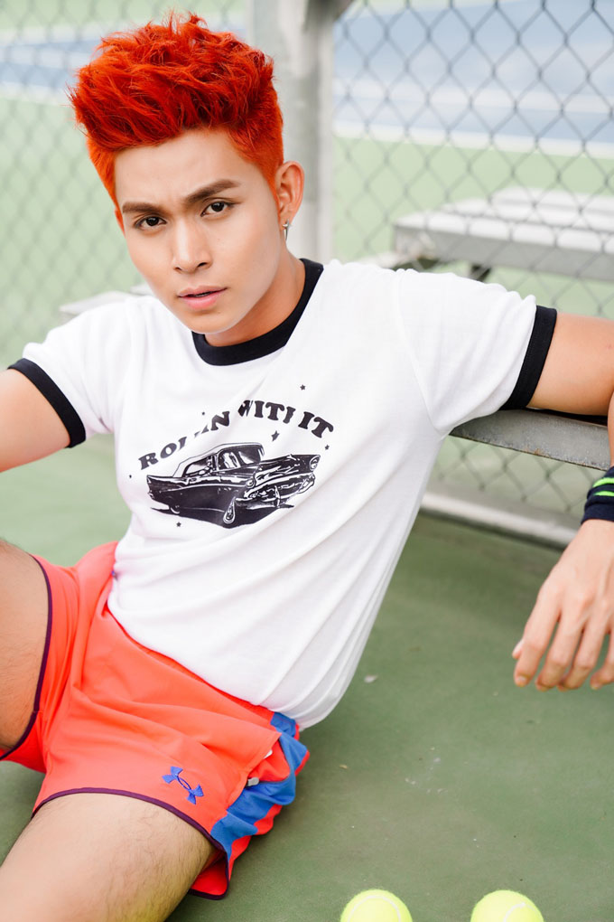 Phong cách thể thao của ca sĩ Jun Phạm trên sân tennis