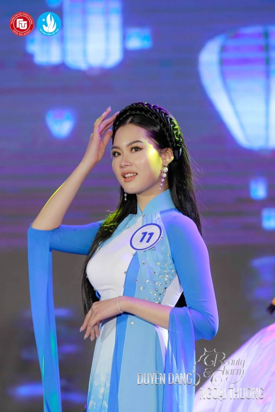 Người đẹp Trần Hà Linh hoàn thành phần thi ứng xử xuất sắc