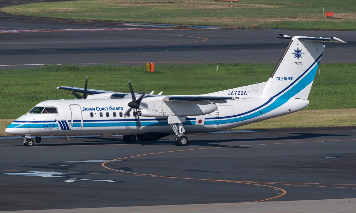 Máy bay tuần thám DHC-8-315, có số đuôi JA722A, đã có mặt tại sân bay Haneda vào tháng 7/2022.